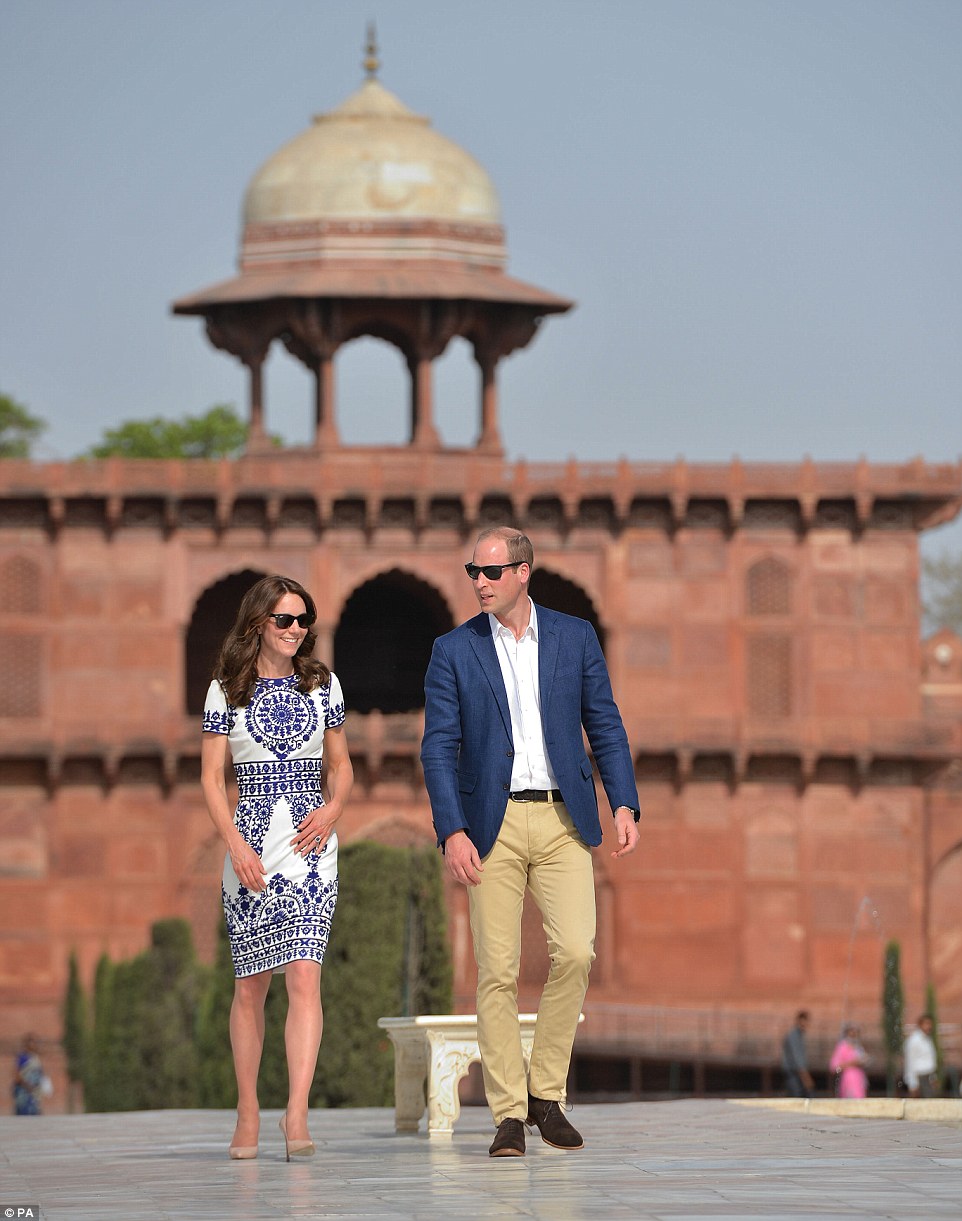 333BF9B100000578 3543048 The Duke and Duchess of Cambridge have arrived at the Taj Mahal m 102 1460803179105