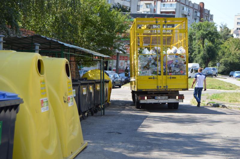 Контейнеры для сортировки мусора во Львове