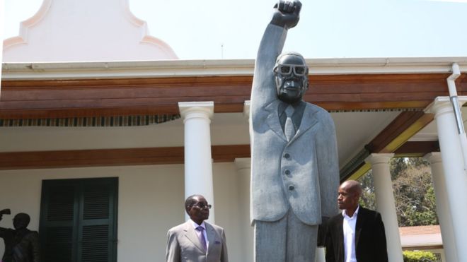 Памятник Мугабе