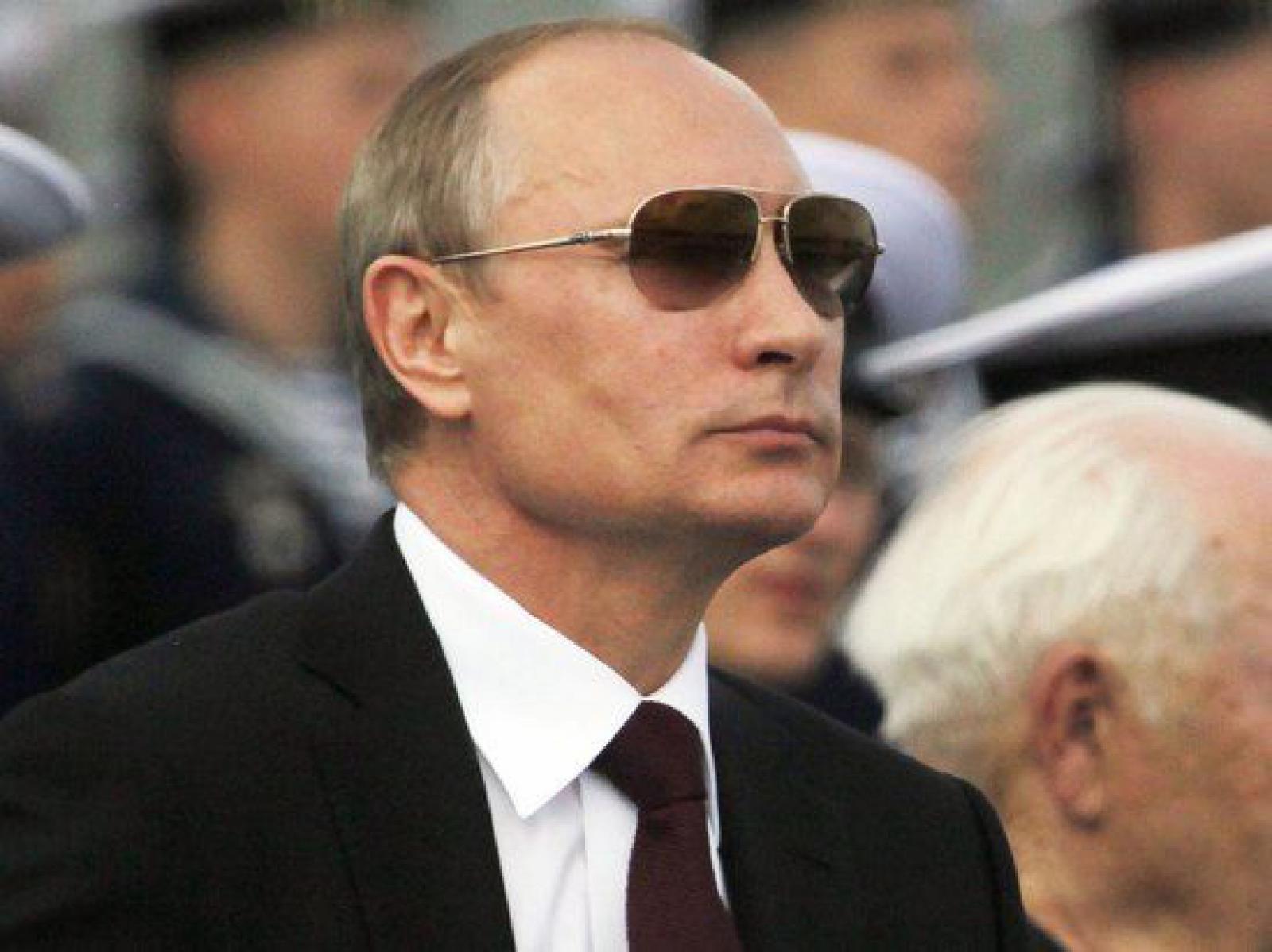 Путин в солнцезащитных очках