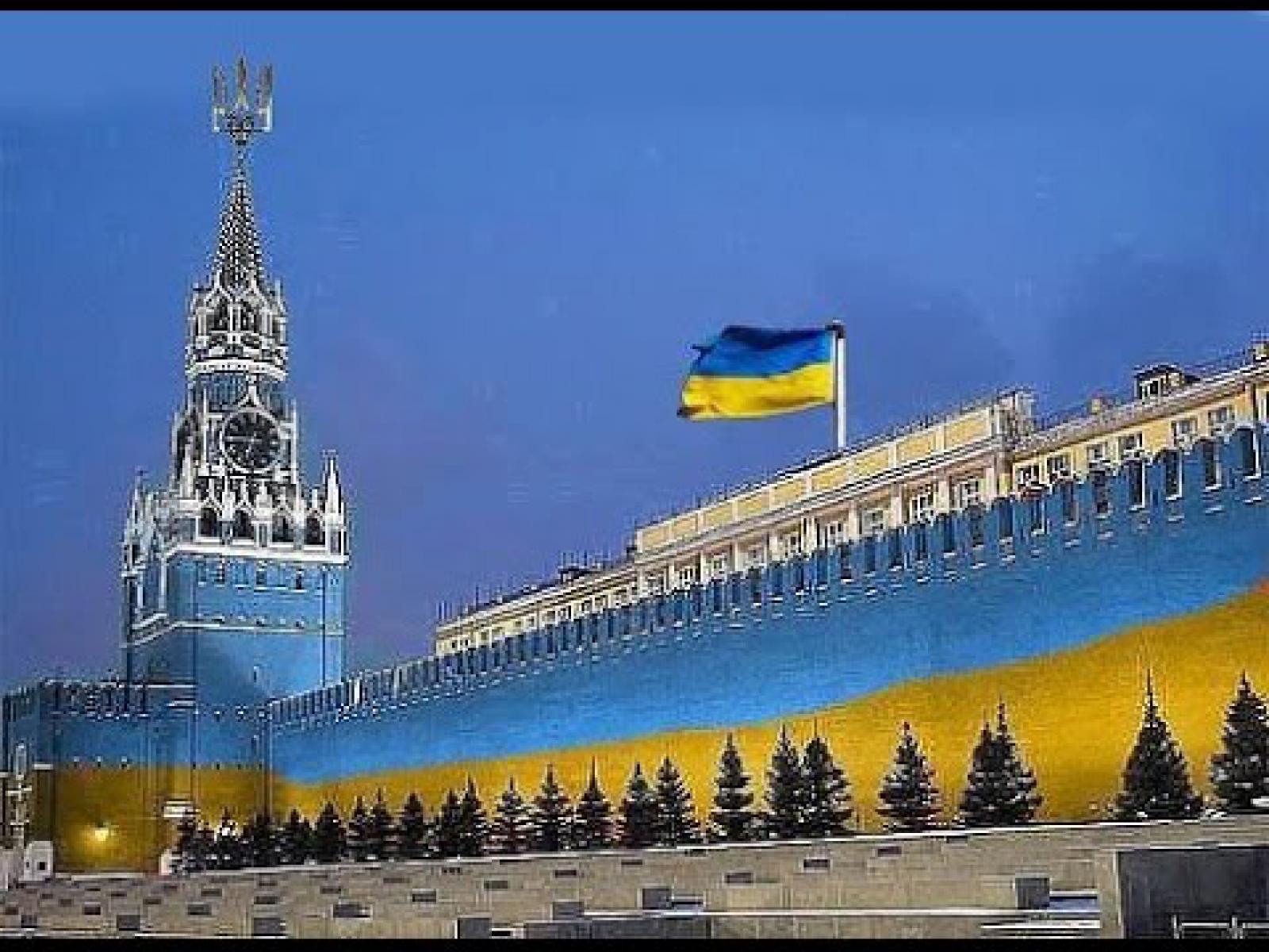 Флаг Украины над Кремлем
