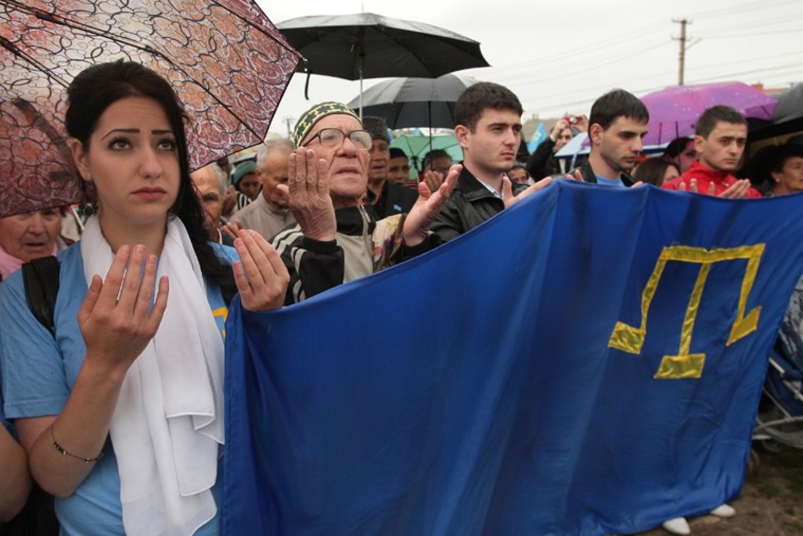 Крым в переводе с крымско татарского. Крымские татары крымцы. Крымские татары южнобережцы. Меджлис крымскотатарского народа. КРАЙМИАН Татарс.