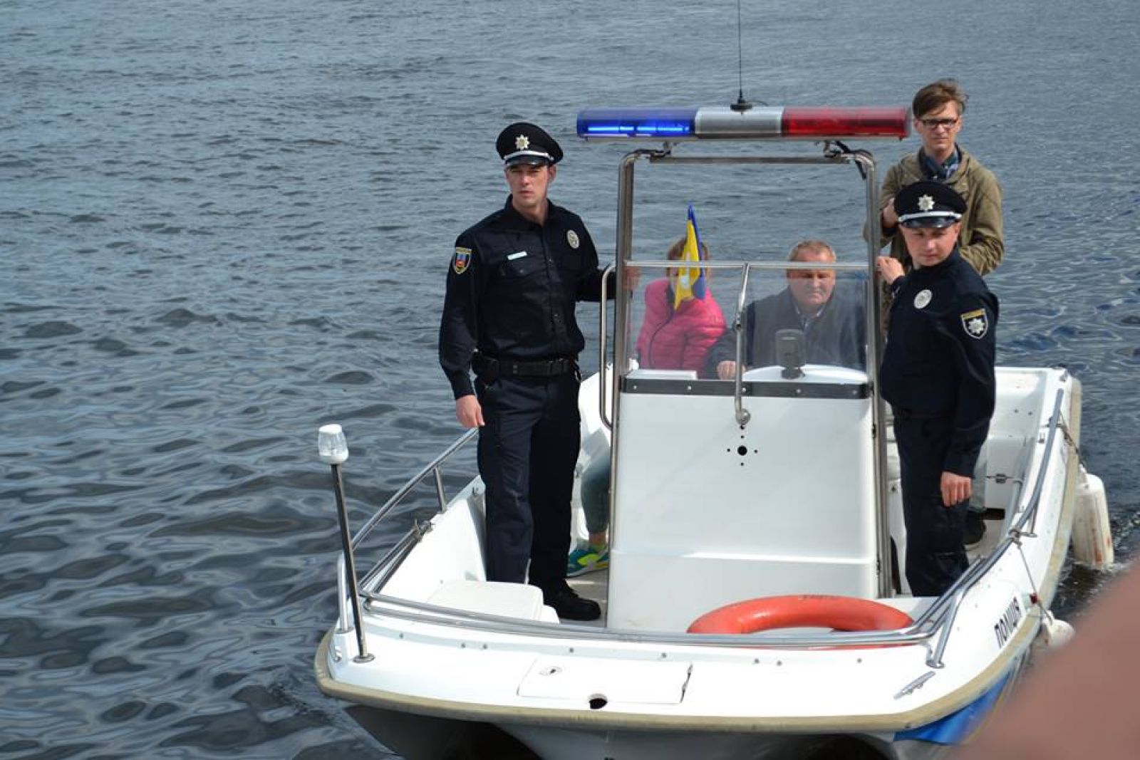 Водная полиция. Катер морской полиции. Морская милиция. Лодка полиция. Полицейский патруль у воды.