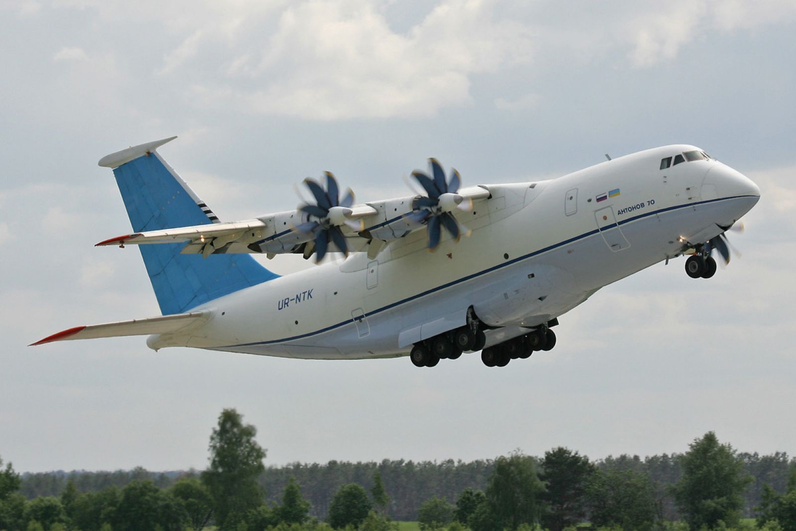 Российско украинский самолет. АН-70. АН-70 военно-транспортный самолёт. АН-70 Антей. АН 70 грузовой.