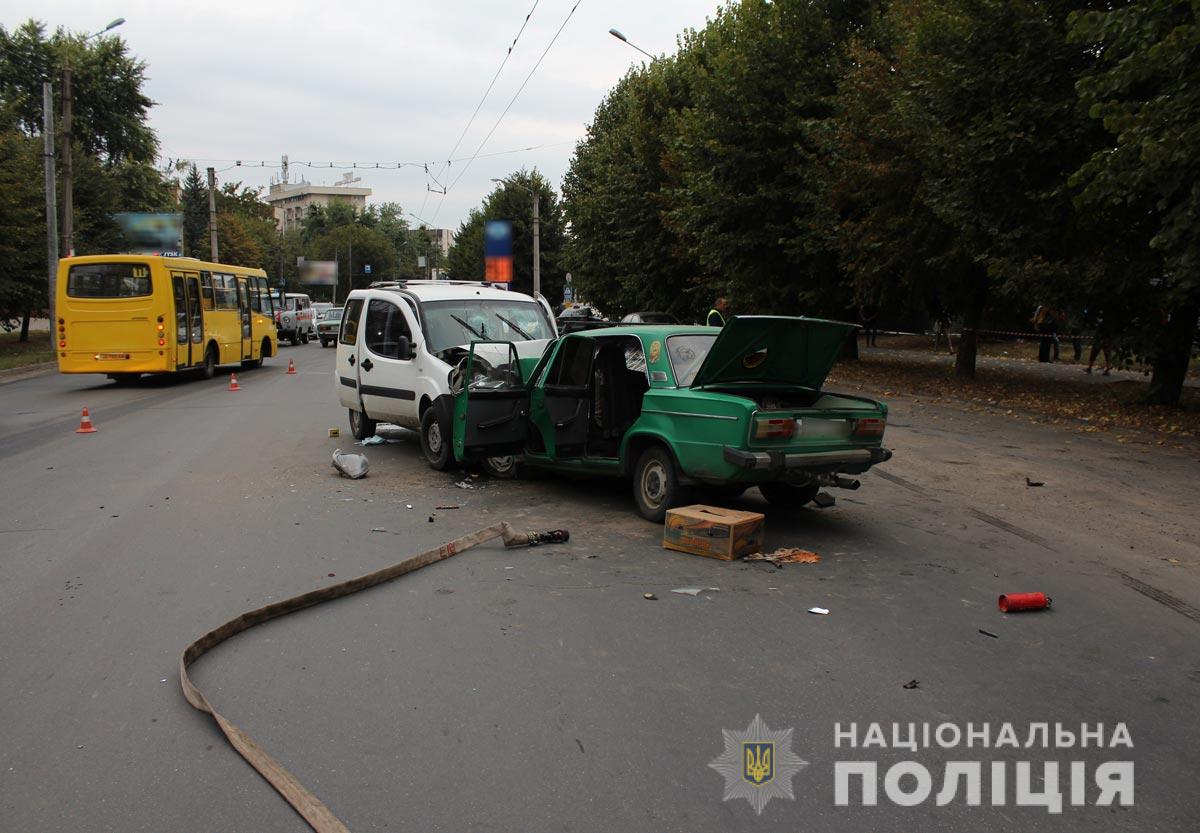 В Черновцах в результате столкновения двух автомобилей погибли супруги