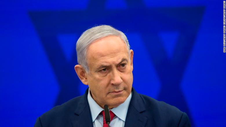 Премьеру Израиля Нетаньяху предъявили обвинения в коррупции по трем делам