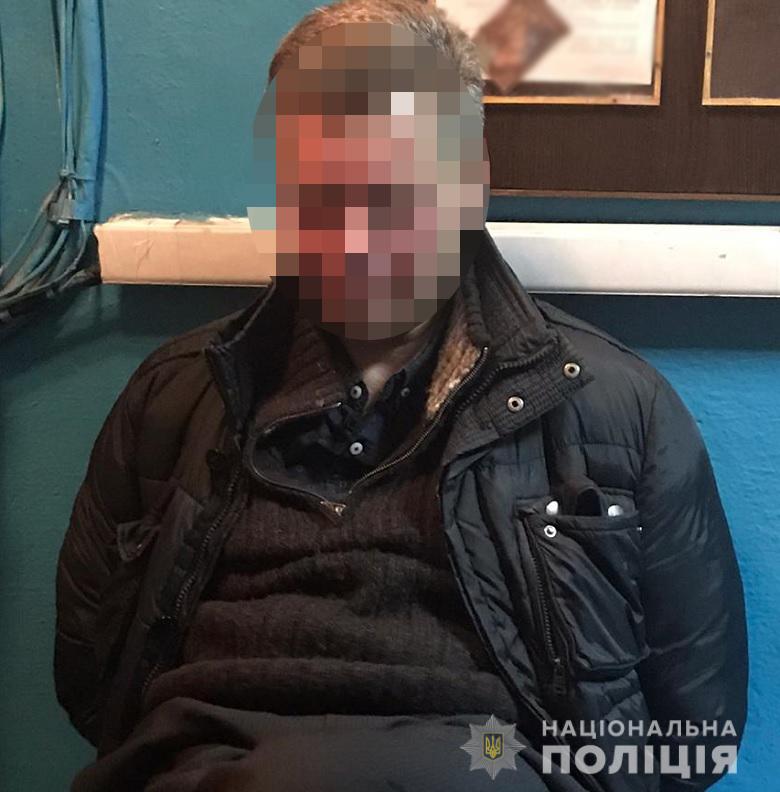 В киевском  метро  пассажир напал на полицейского: открыто производство