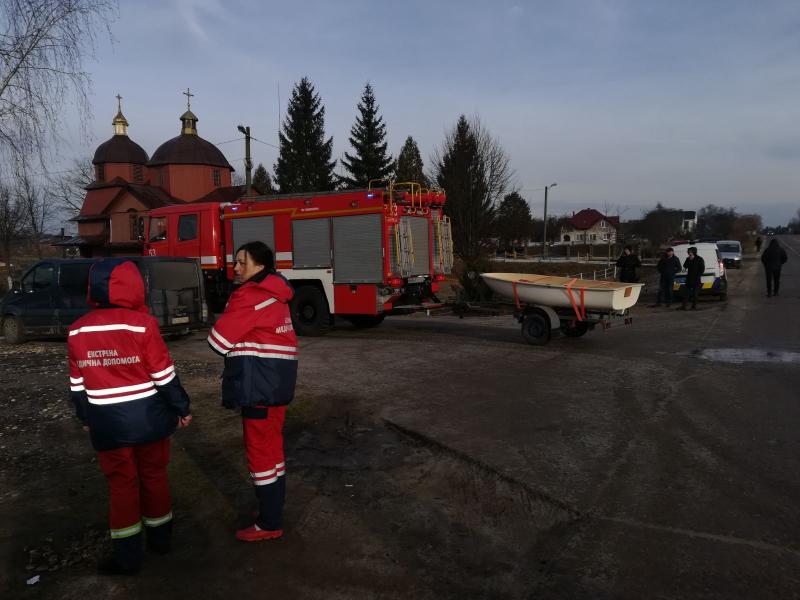Во Львовской области авто упало в озеро, четверо погибших