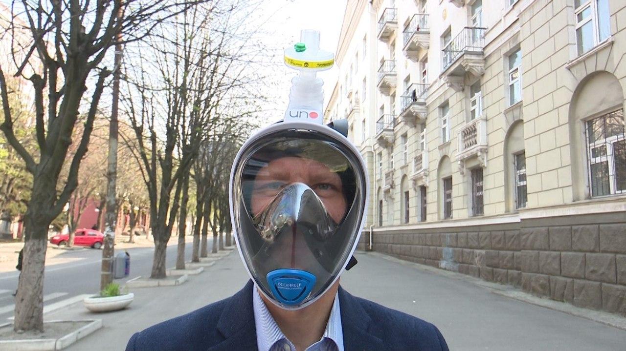 В Днепре начали делать защитные маски из масок для дайвинга