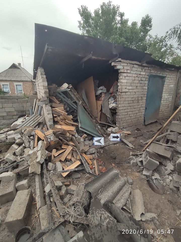 Оккупанты на Донбассе обстреляли жилые дома в Авдеевке