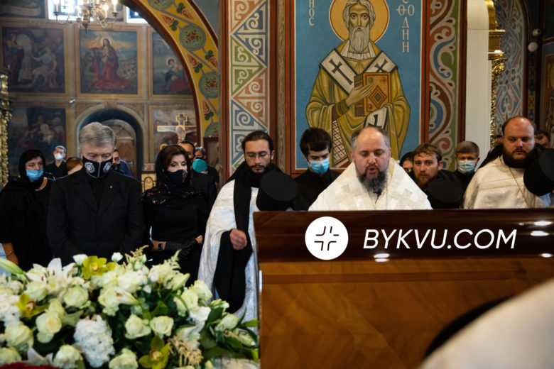 Церемония прощания с отцом Петра Порошенко