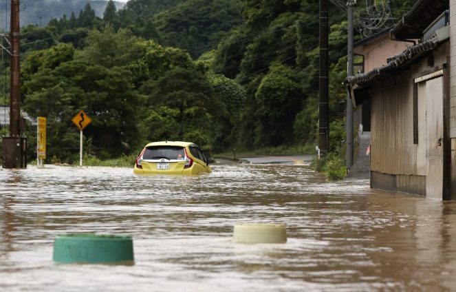 Наводнение в Японии: 15 человек погибли, 13 – пропали без вести
