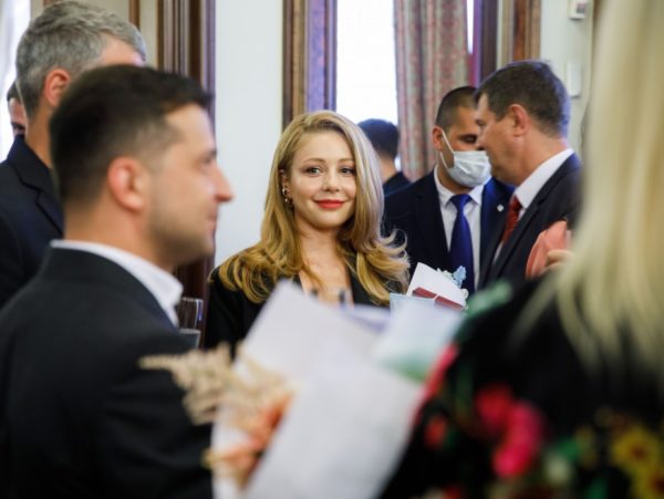 Зеленский наградил Потапа, Тину Кароль и других выдающихся украинцев