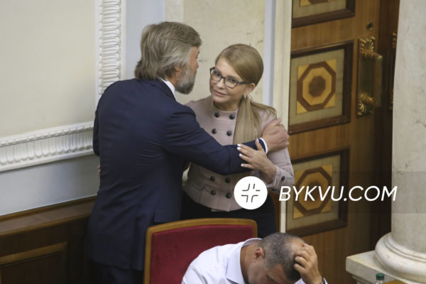 Юлія Тимошенко дивилася музичний кліп під час засідання Ради. Відео