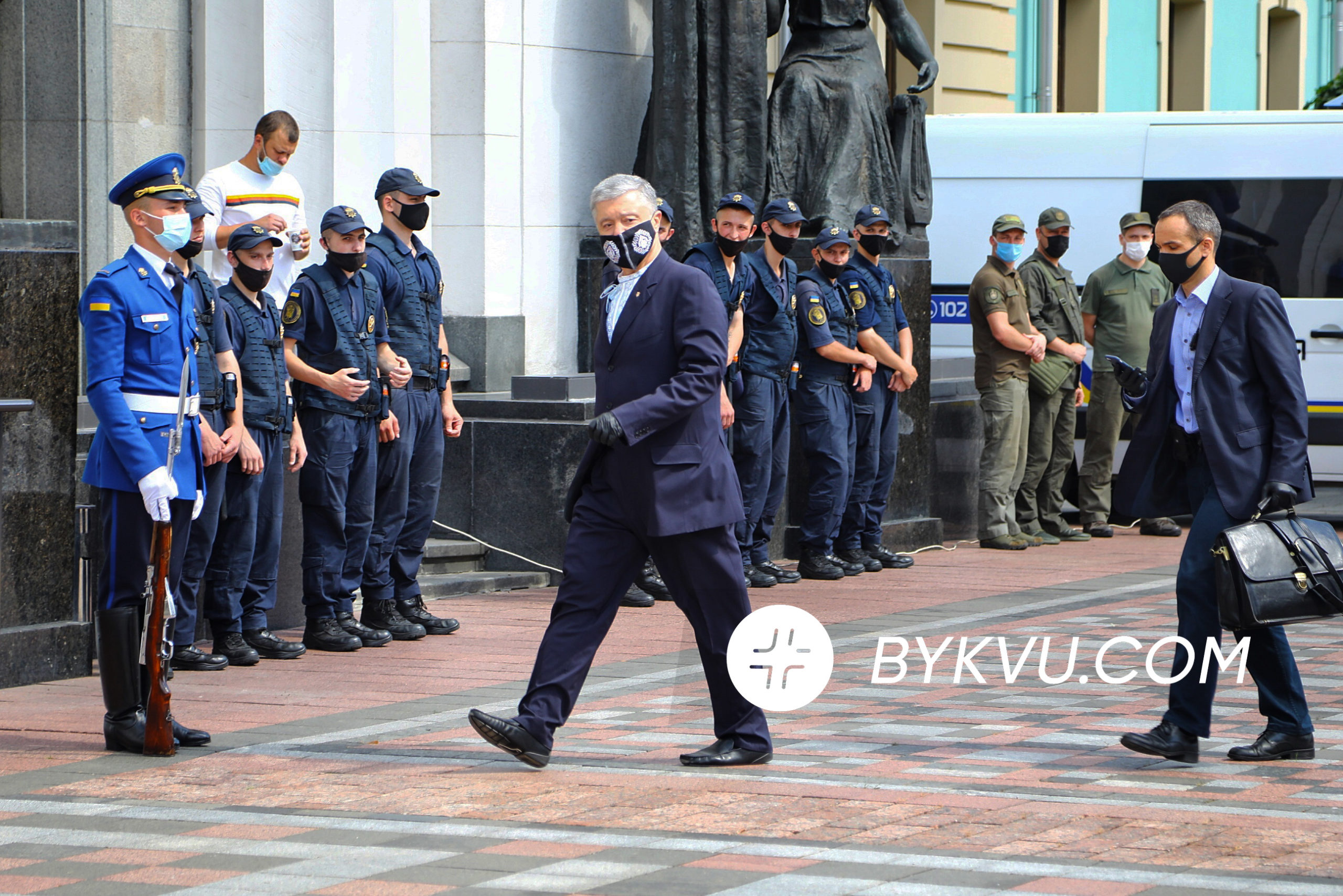 Коалиция «слуг» и ОПЗЖ разрушила международную поддержку Украины, – Порошенко