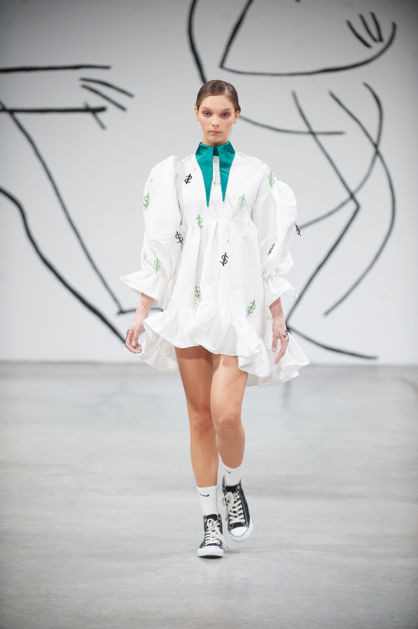 «Взгляд в будущее»: чем впечаляли молодые дизайнеры на Ukrainian Fashion Week (ФОТО) 17