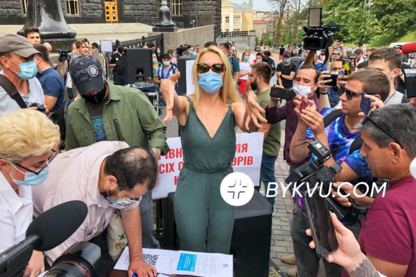 Полякова протест Букви
