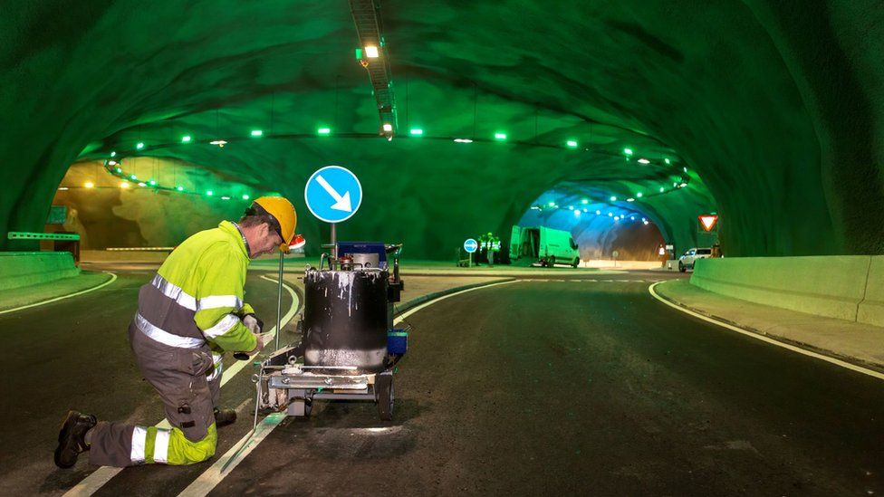 На Фарерских островах построили уникальный автомобильный туннель на дне  океана: фото | Новости Украины - #Буквы
