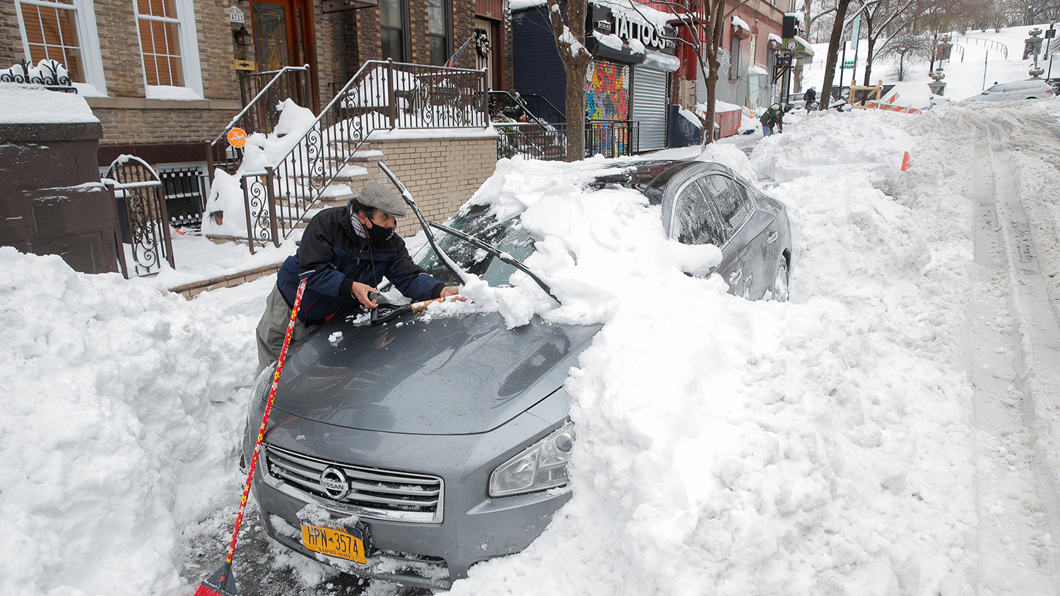 Благодаря выпавшему снегу. Снег в Нью-Йорке 2021. Снежный коллапс в Нью-Йорке. Снежная буря в США Нью Йорк. Снежный шторм в США.
