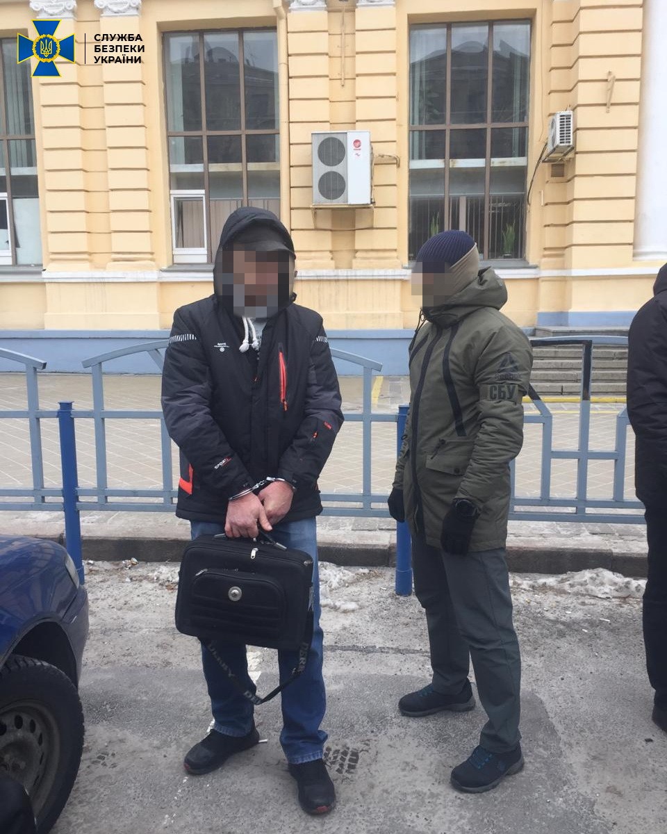 СБУ затримала агента ФСБ, збиравшого секретні дані на стратегічному підприємстві. ФОТО/ВІДЕО