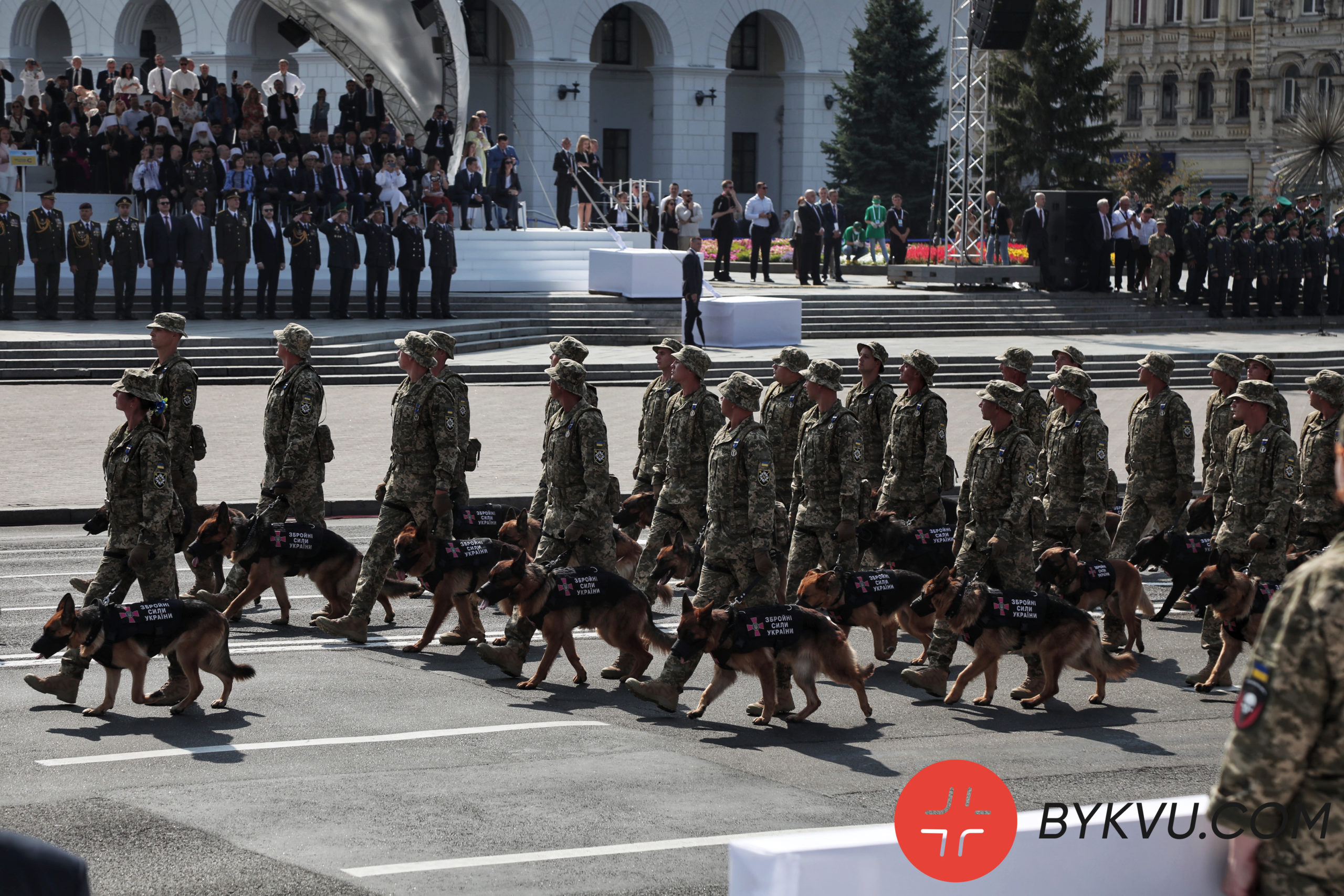 День Незалежності_марш військових