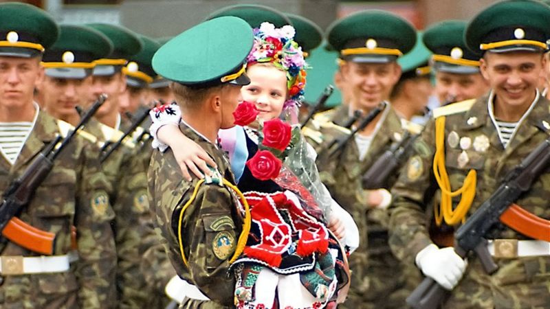 Британський фотограф показав світлини повсякденного життя в Україні 1990-х років