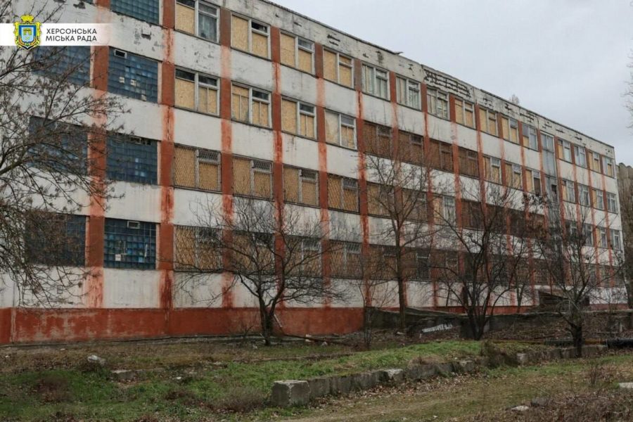 Росіяни обстріляли Херсон, пошкодивши церкву, будинки та газову трубу