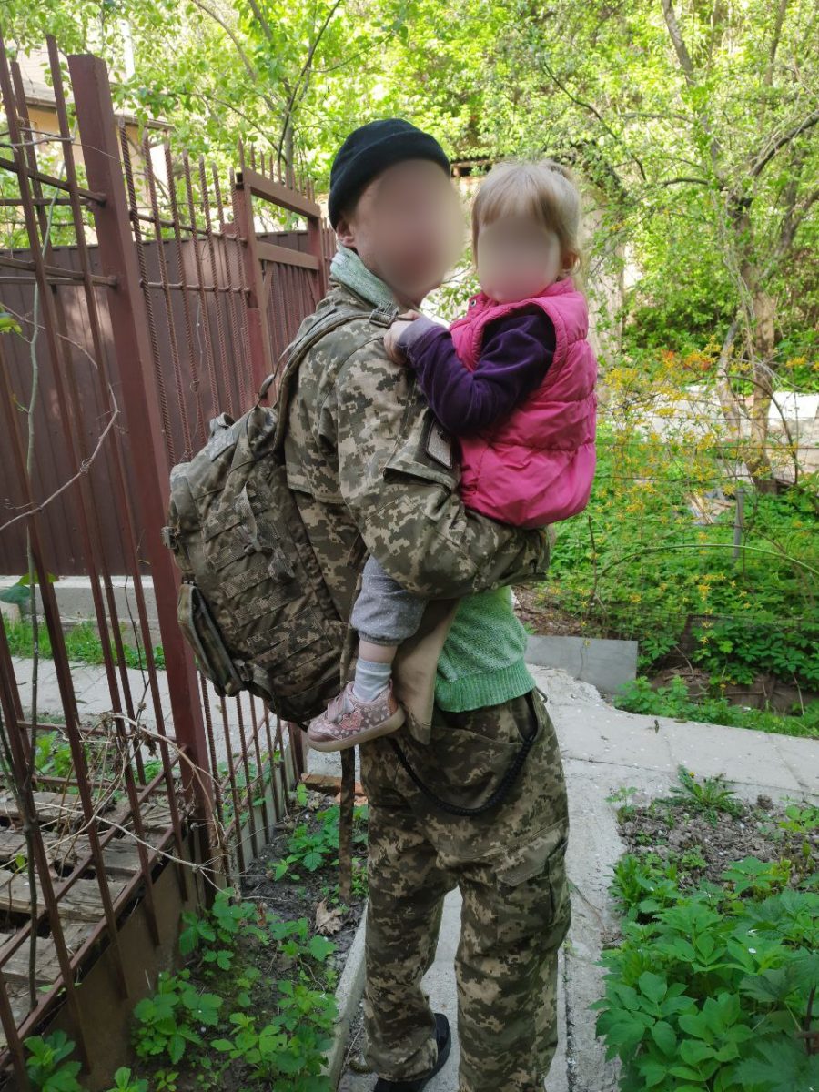 Є усне розпорядження, щоб нікого не відправляти на лікування. Військові не мають медичних карток – дружина військовослужбовця про порушення прав на лінії фронту