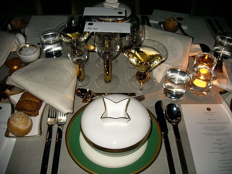 800px Nobel banquet table