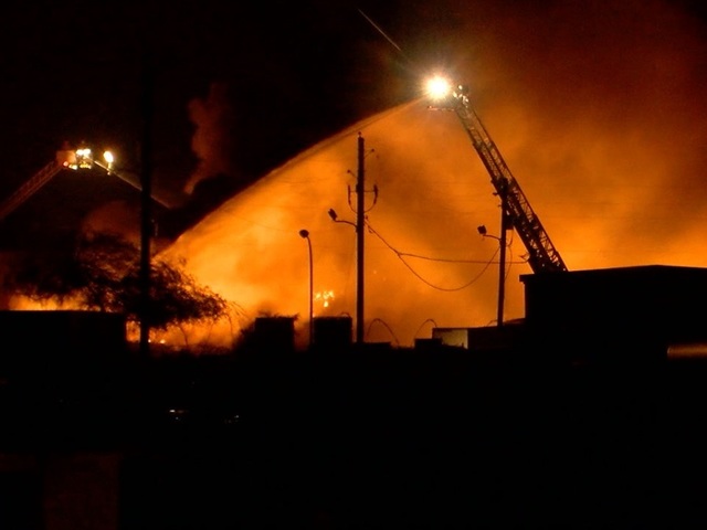 KNXV Recycling Plant fire near Sky Harbor 3 22 16 1458709573871 34636036 ver1.0 640 480