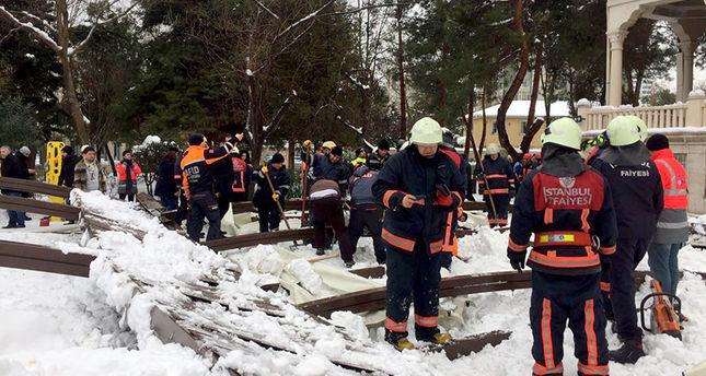 645x344 injuries reported after snow laden canopy collapses in istanbul 1484050095569