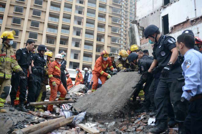 img3 residential buildings collapse china several people trapped