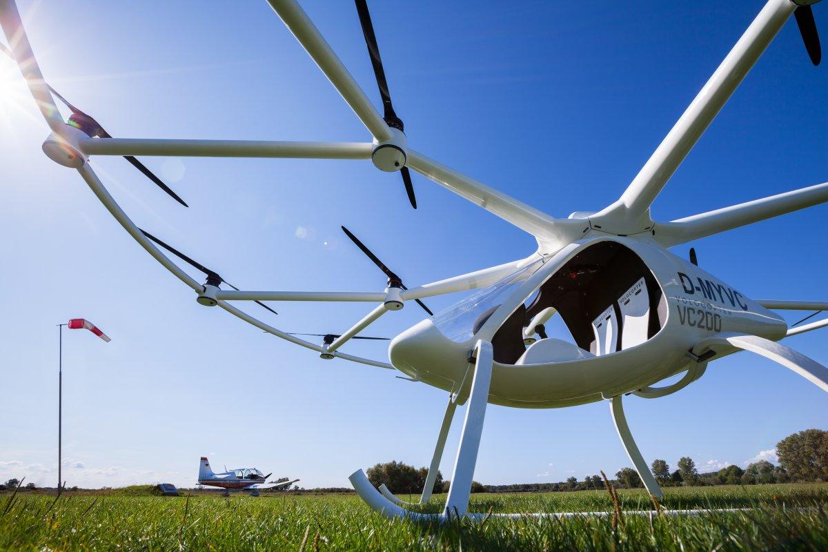 the volocopter 2x can recharge in 40 minutes using a fast charger