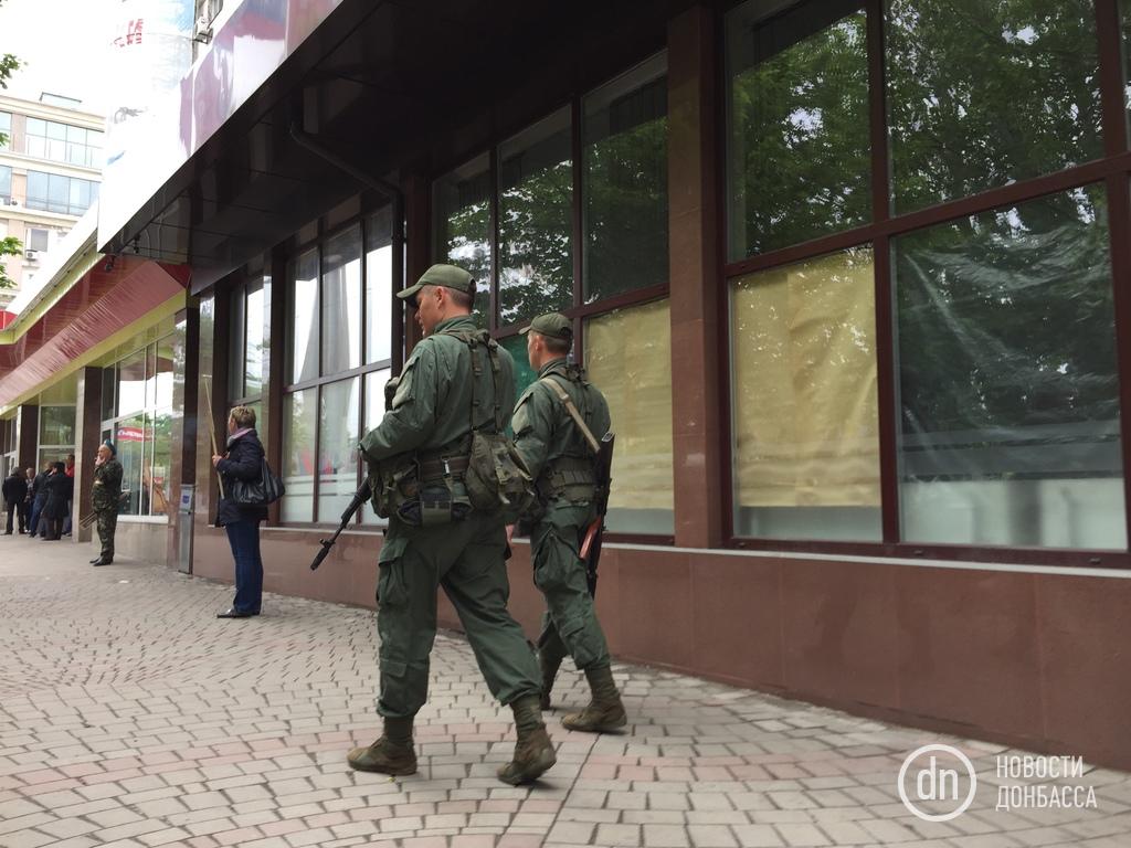 В Донецке прошел военный парад