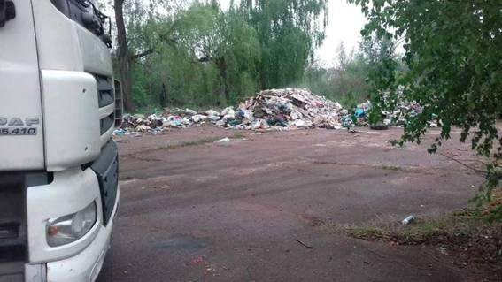 В Киевской области на территории бывшего детского лагеря обнаружили львовский мусор_4