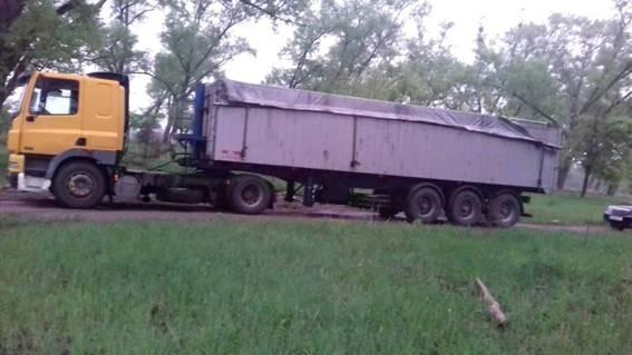 В Киевской области на территории бывшего детского лагеря обнаружили львовский мусор_1 