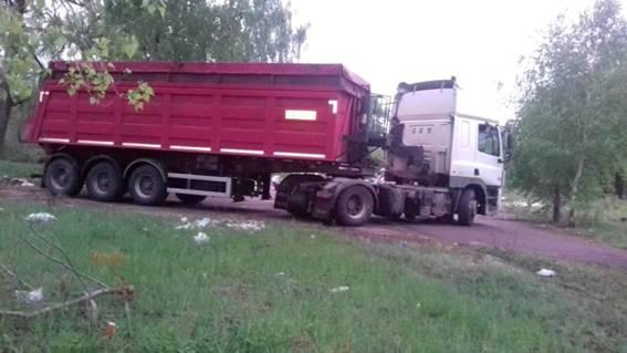 В Киевской области на территории бывшего детского лагеря обнаружили львовский мусор_3