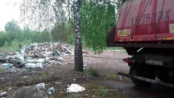 В Киевской области на территории бывшего детского лагеря обнаружили львовский мусор_2