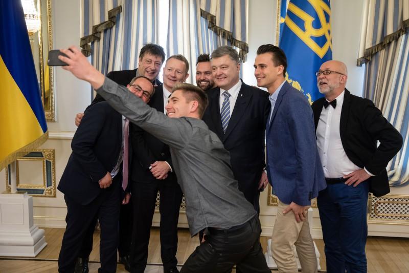 Президент Петр Порошенко встретился с организаторами и ведущими европейского музыкального конкурса 