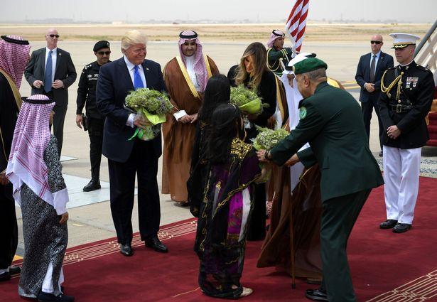Трамп прибыл с первым официальным визитом в Саудовскую Аравию_9