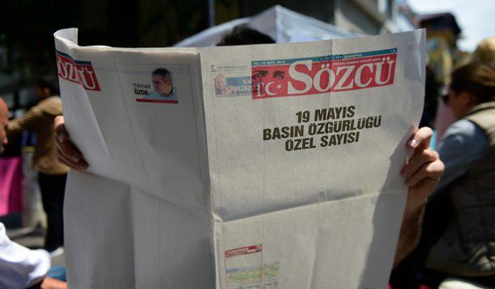 В Турции газета вышла без текста в знак протеста