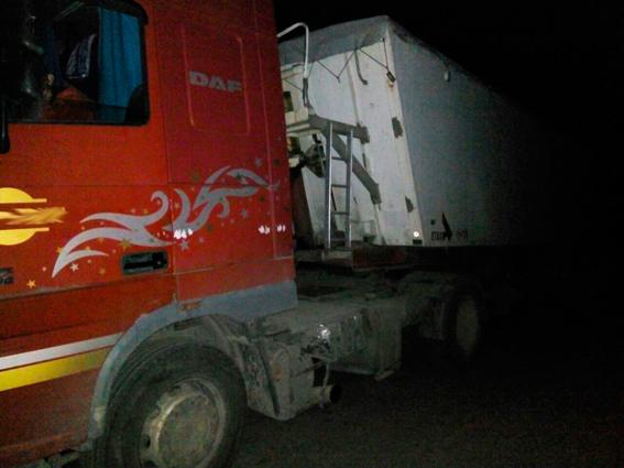 В Житомирской области задержали грузовик, который ночью выгружал 