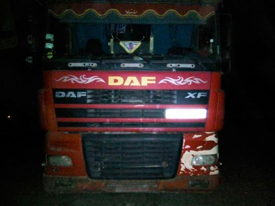 В Житомирской области задержали грузовик, который ночью выгружал 