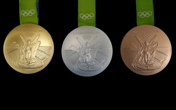 МПризеры Олимпиады 2016 вернули в оргкомитет более 100 проржавевших и поврежденных медалей_2