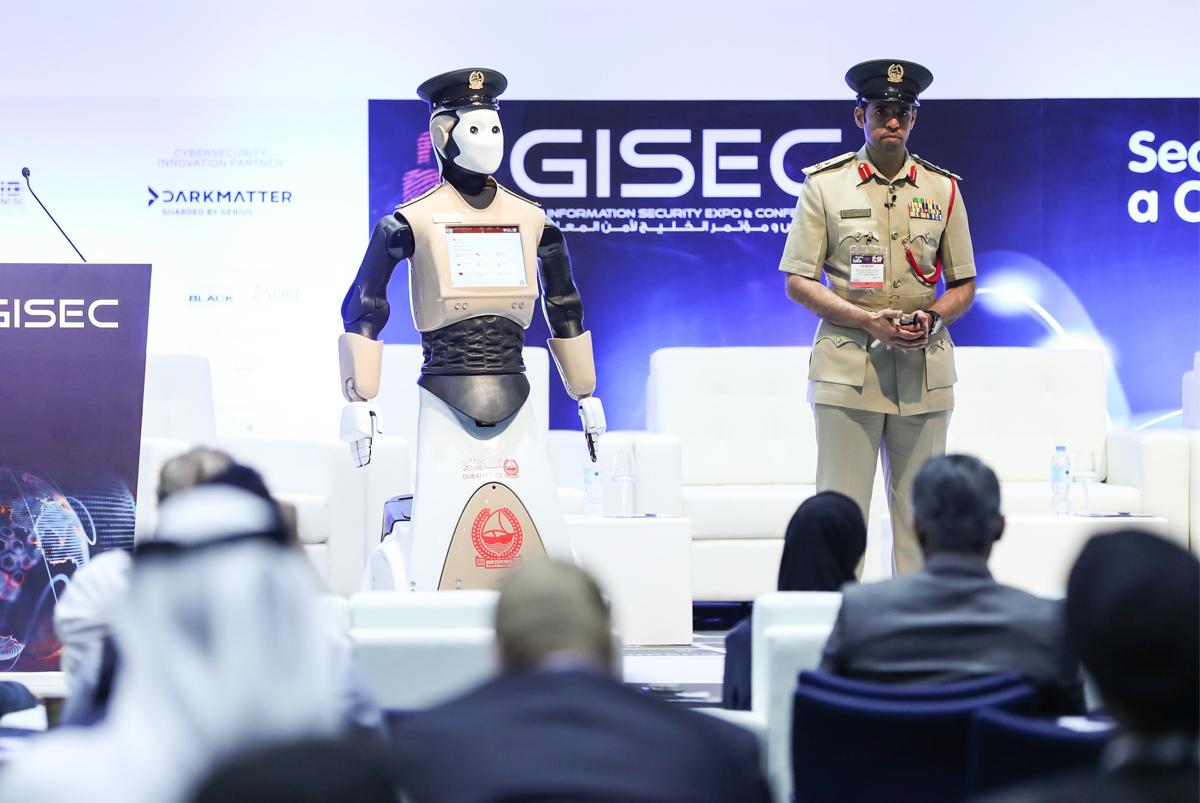 Полиция Дубая приняла на службу робота_2