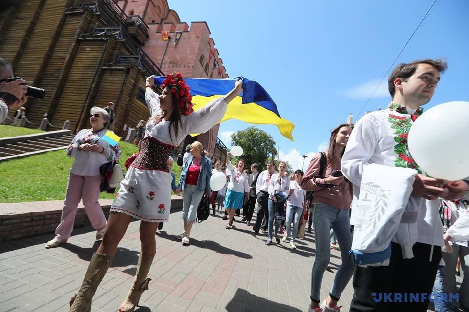   В Киеве начался Мегамарш в вышиванках_3