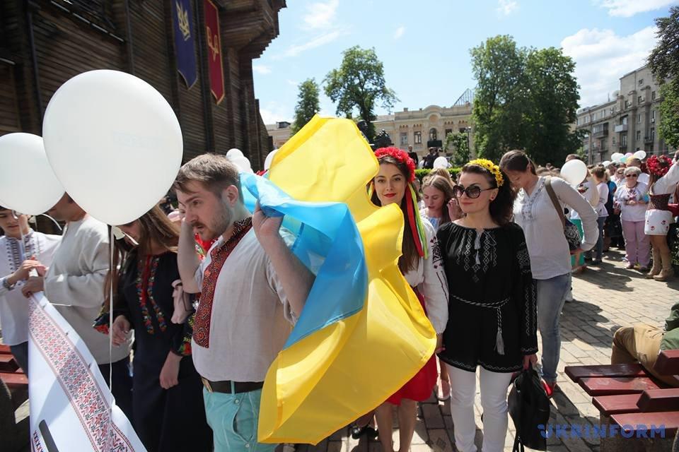   В Киеве начался Мегамарш в вышиванках_2