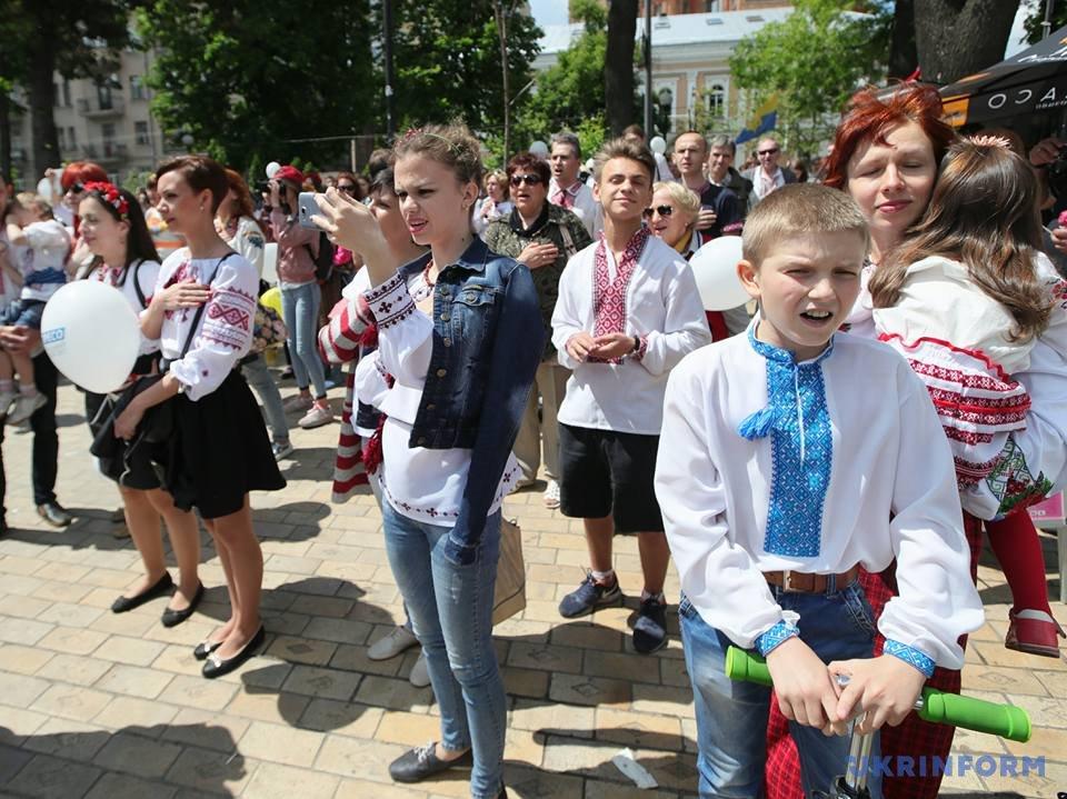   В Киеве начался Мегамарш в вышиванках_9