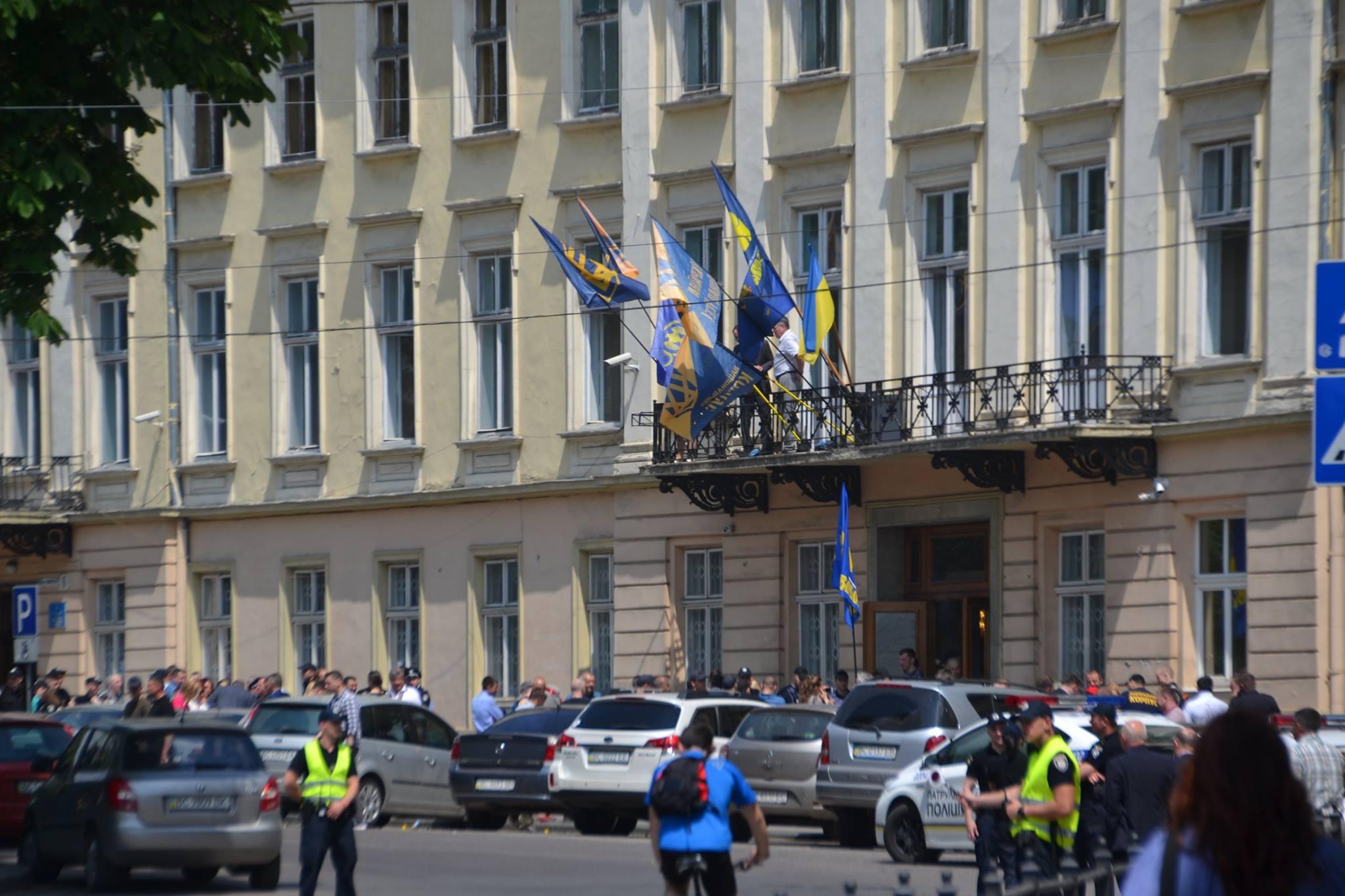  По факту столкновений во Львовском облсовете полиция начала уголовное производство_2