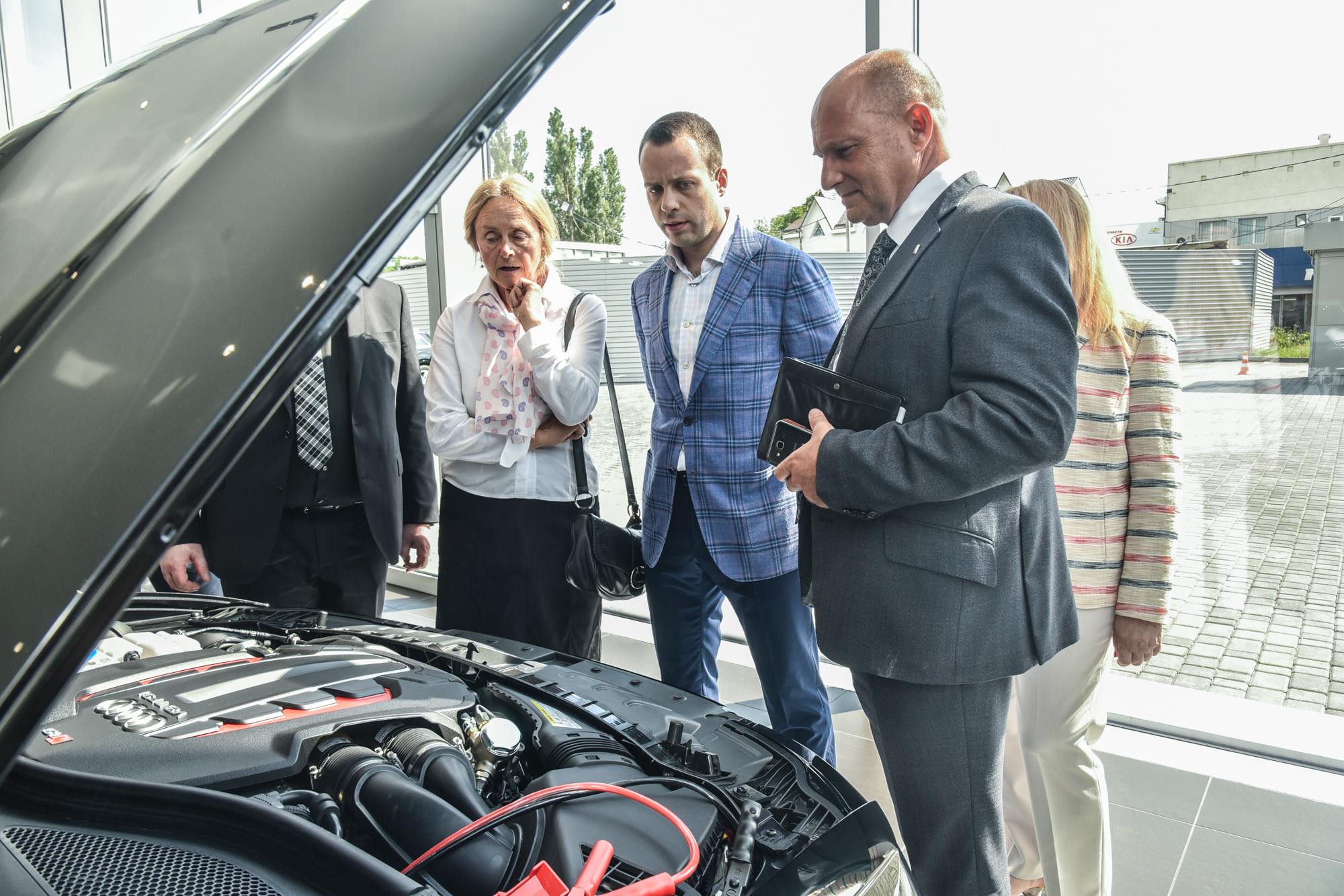 Немецкая делегация посетила центр Audi_6
